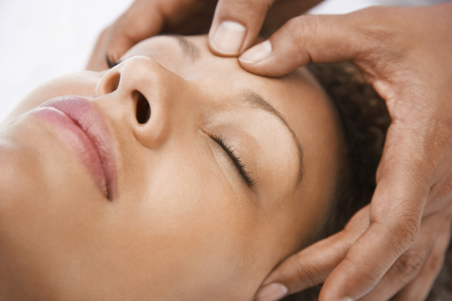 Massage Anti Rides Du Visage Tous Les Gestes Et Astuces à Connaître